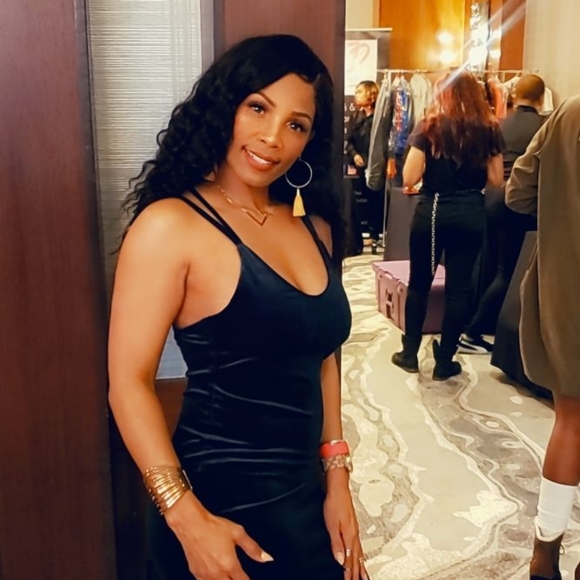 Meet your Posher, Lisa - Picture 3 of 3